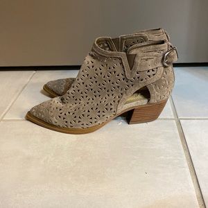 Cute women’s, size 8, taupe suede, cut out booties with buckle
